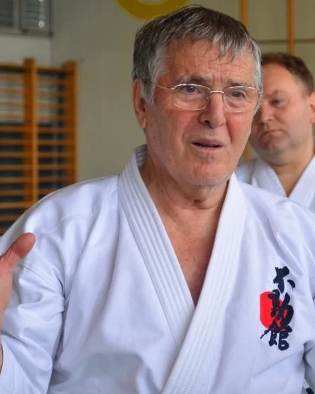 Ilija Jorga erkl&auml;rt beim Seminar