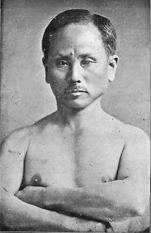 Portr&auml;t von Gichin Funakoshi (historisches Foto, 1925)
