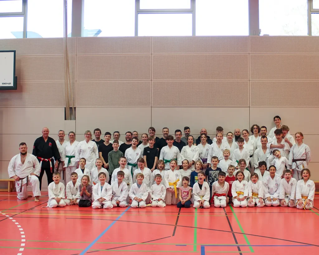 gruppenbild pratze Traditionelles Karate Strausberg e.V.
